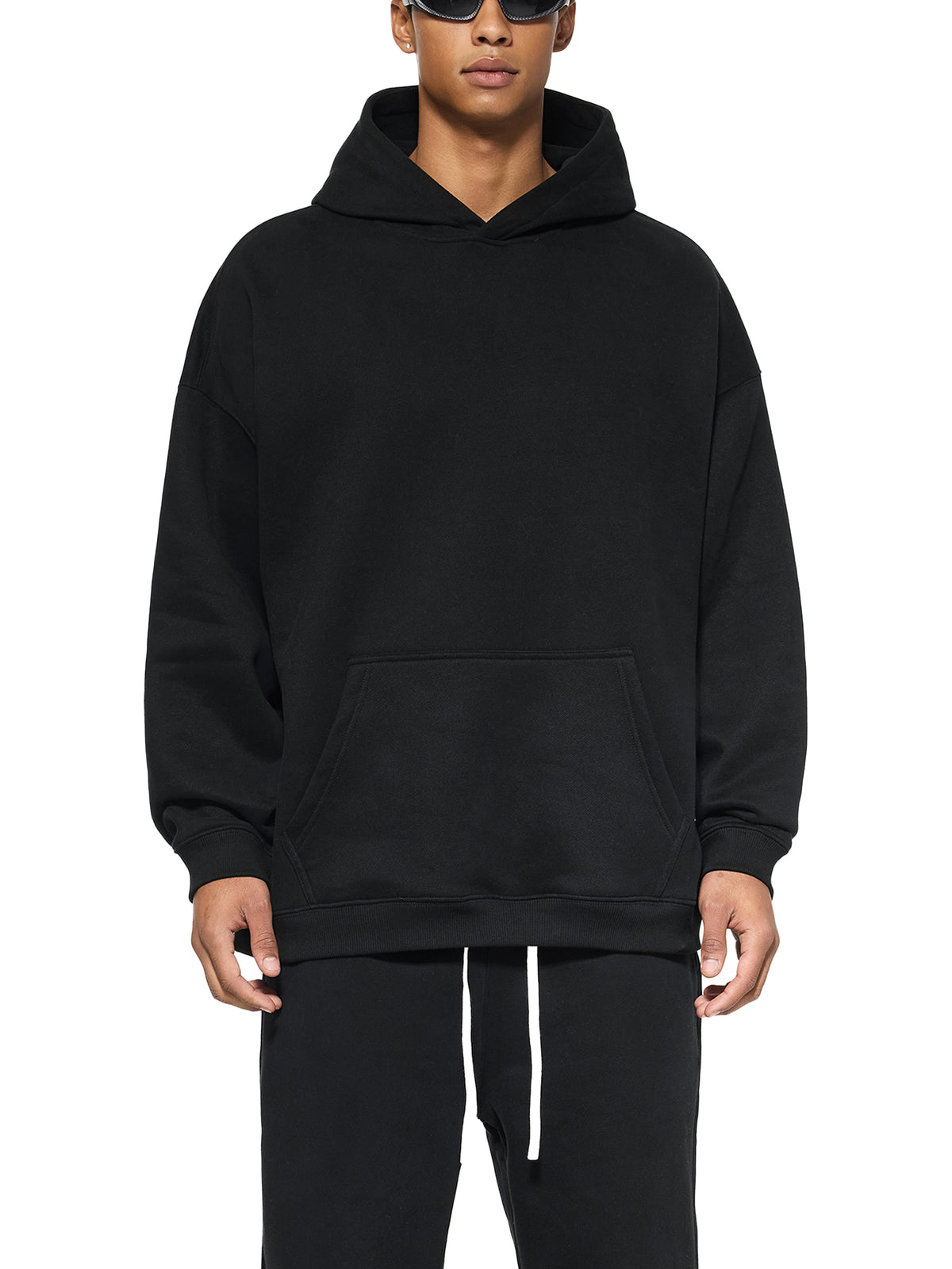 Oversize-Unisex-Fleeced-hoodie-customisable-in-black-white-blue-red-green-brown 