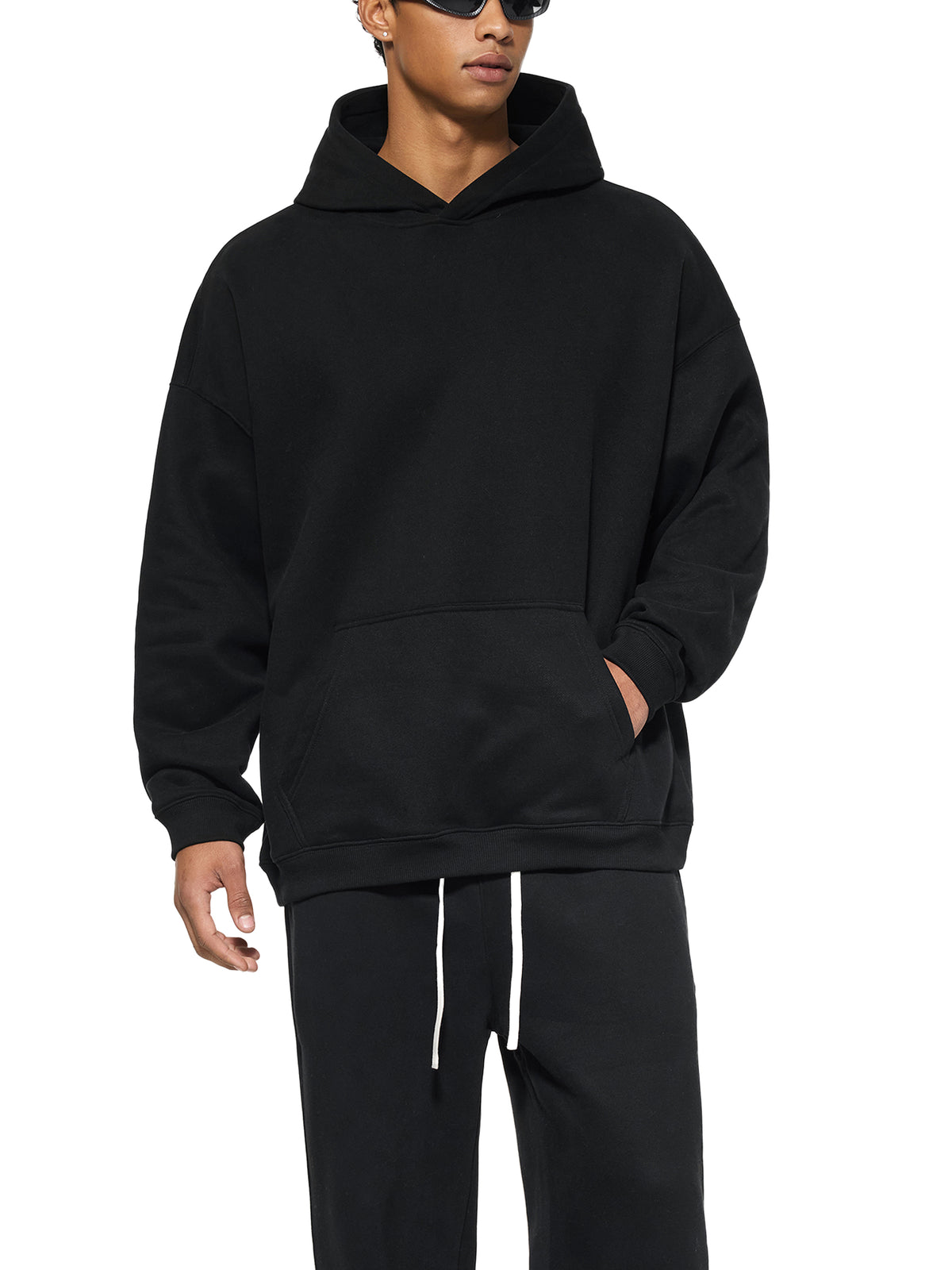 Oversize-Unisex-Fleeced-hoodie-customisable-in-black-white-blue-red-green-brown 