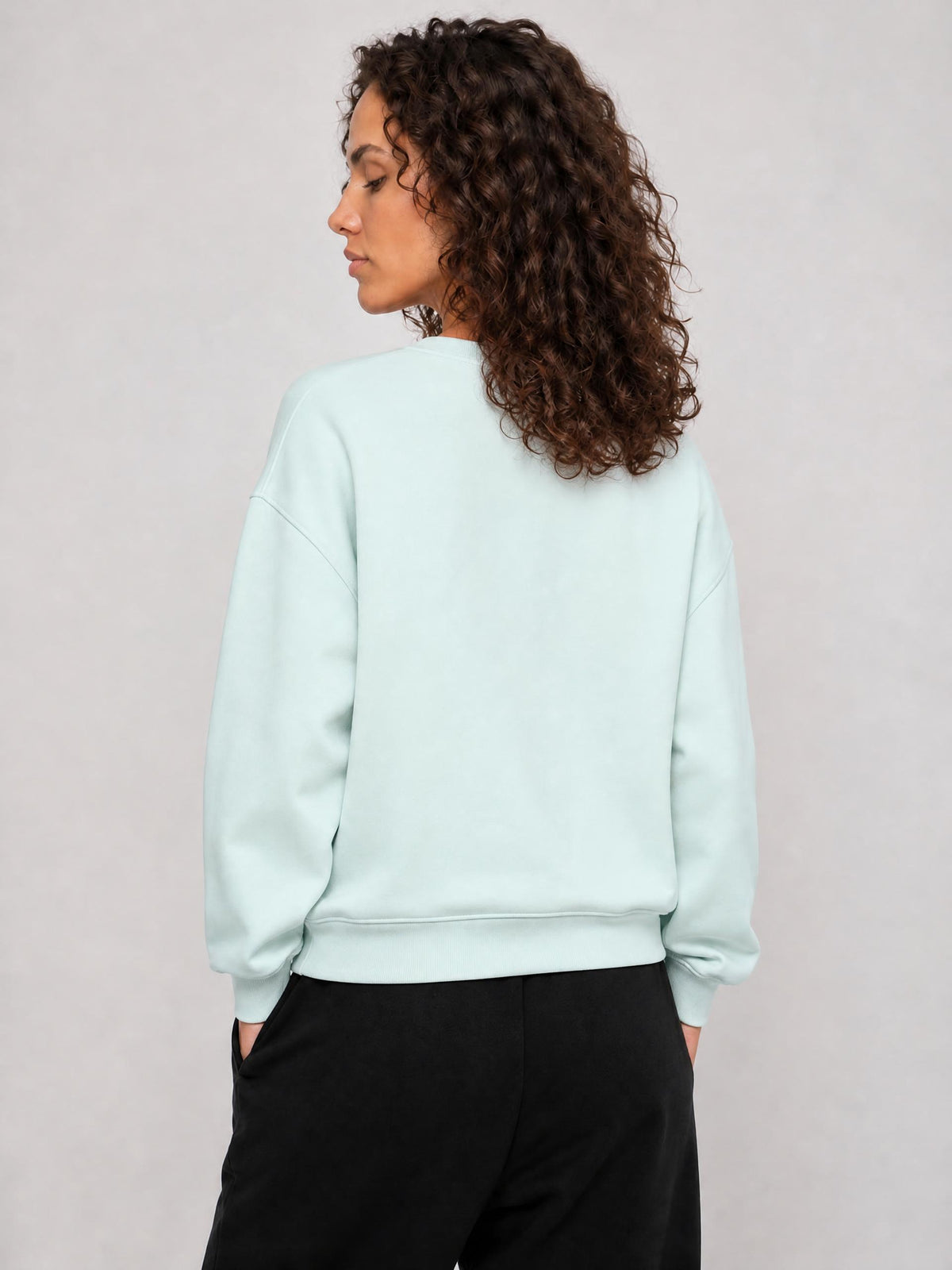 Essential-Heavyweight-Crewneck-sweatshirt-unisex-in-black-blue-gray-white-camel-khaki-red-customisable